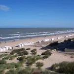 Vlak Aan Plopsaland En De Zee Сasa de vacaciones De Panne